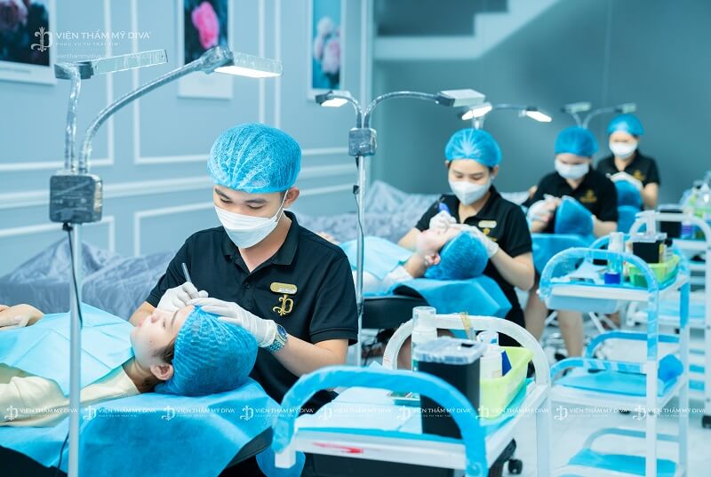 Phun mày tại Thủ Dầu Một