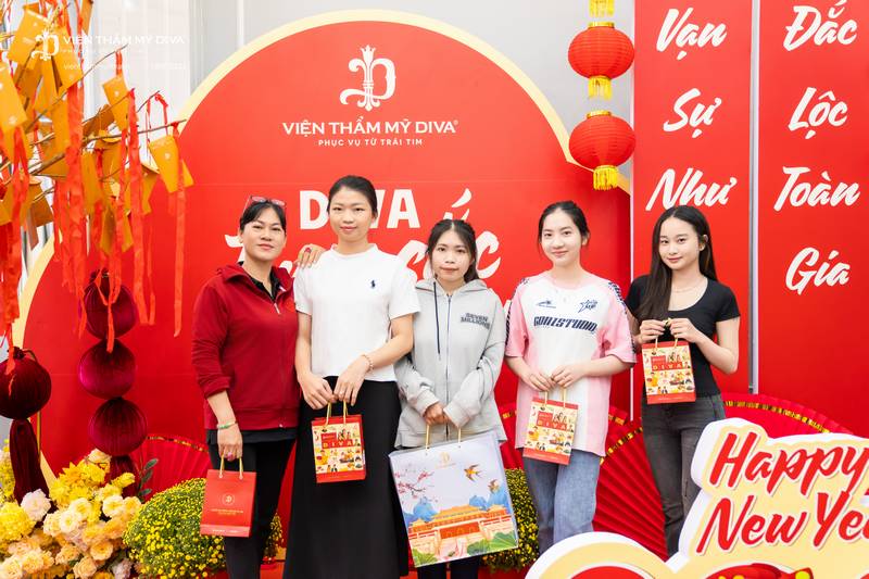 Viện thẩm mỹ DIVA tặng quà cho đối tác, khách hàng dịp Tết Nguyên Đán