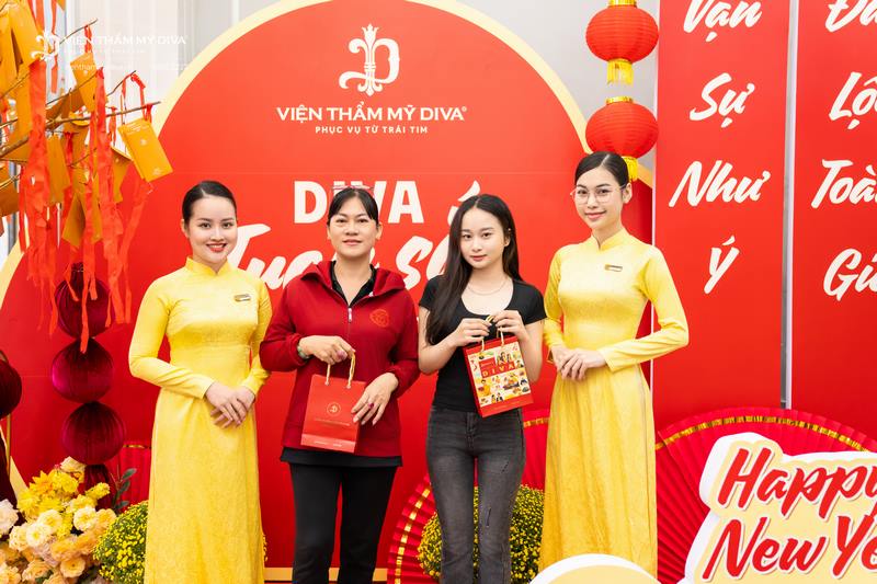Viện thẩm mỹ DIVA tặng quà cho đối tác, khách hàng dịp Tết Nguyên Đán