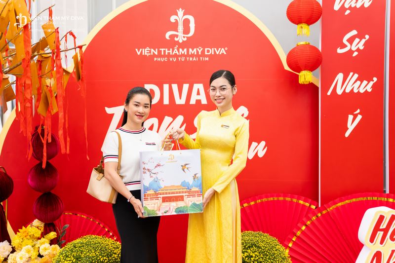 Viện thẩm mỹ DIVA tặng quà cho đối tác, khách hàng dịp Tết Nguyên Đán