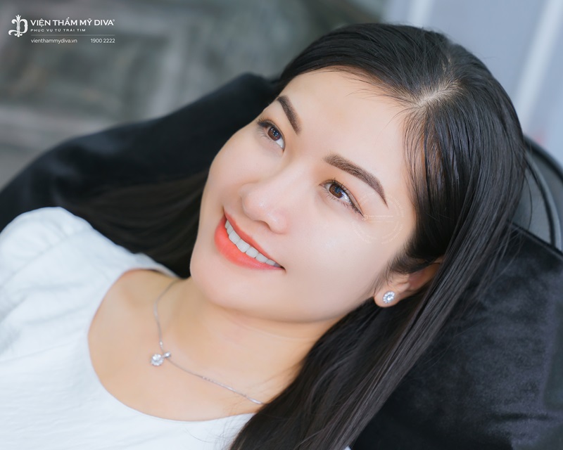 Kỹ thuật phun mày ombre tạo nên các đường nét uyển chuyển, mềm mại