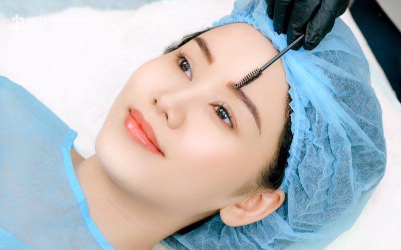 Công nghệ phun chân mày nano - Bí quyết cho dáng mày hoàn hảo 1 Phun chân mày nano là kỹ thuật phun xăm không đau, không sưng, dáng mày tự nhiên