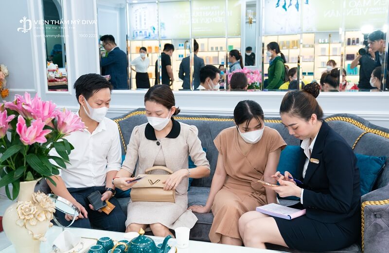 Luôn tận tâm phục vụ khách hàng