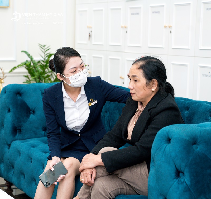 Kỹ năng chăm sóc da song song kỹ năng giao tiếp