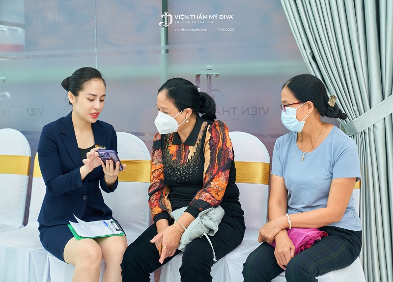 Đội ngũ chuyên gia thẩm mỹ đầu ngành giúp đưa những lời tư vấn tận tình nhất