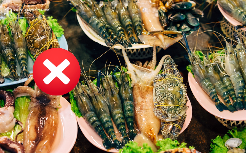 Hải sản là loại thực phẩm cần kiêng ăn khi dặm môi