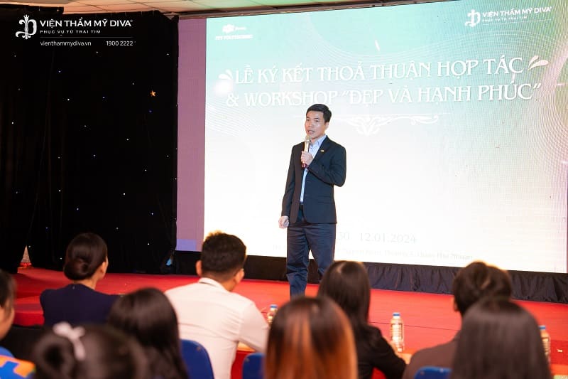 Đại diện Trường Cao đẳng FPT Polytechnic Hồ Chí Minh phát biểu trong buổi lễ