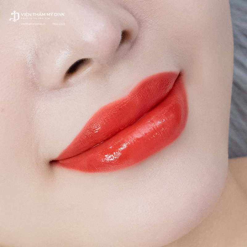 Phun xăm môi là gì? Bảng giá dịch vụ và Quy trình thực hiện 6 Phun môi collagen tạo màu môi tự nhiên và nuôi dưỡng đôi môi căng mọng