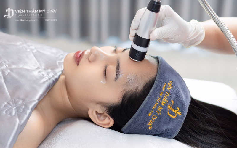 Thu nhỏ lỗ chân lông giúp da mịn màng, chắc khỏe từ bên trong