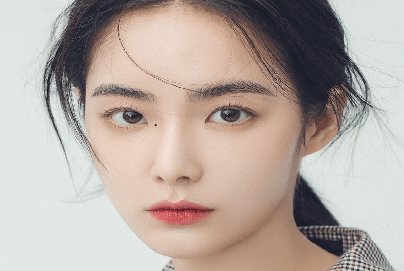 Giải mã vị trí nốt ruồi ở hốc mắt phải phụ nữ cho thấy chủ nhân thường tự tin thái quá