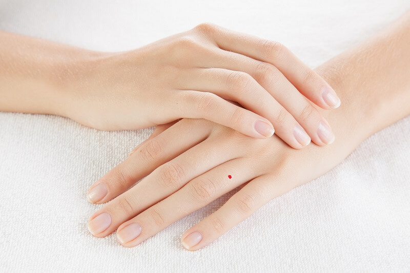 Tiết lộ Ý nghĩa Nốt ruồi Ngón Tay Áp Út: Tình Yêu, Sự Nghiệp và Tính Cách 4