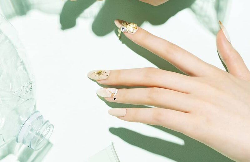 Tiết lộ Ý nghĩa Nốt ruồi Ngón Tay Áp Út: Tình Yêu, Sự Nghiệp và Tính Cách 9