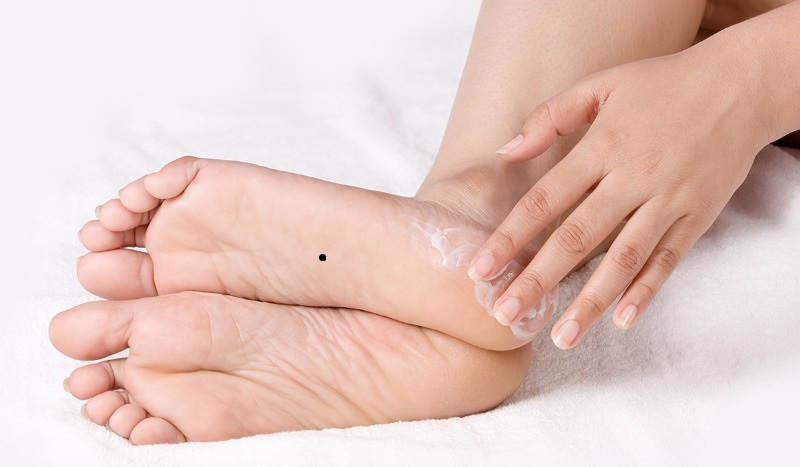 Nốt ruồi dưới chân