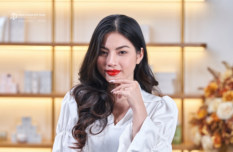 Môi quyến rũ sau phun