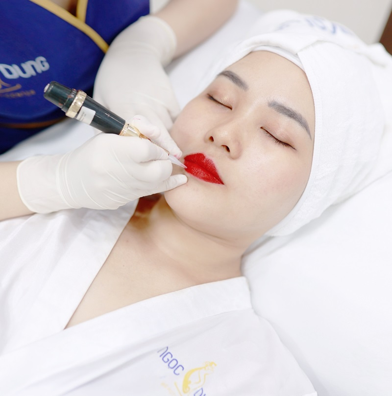 Công nghệ phun môi vi chạm tại Ngọc Dung rất được khách hàng yêu thích