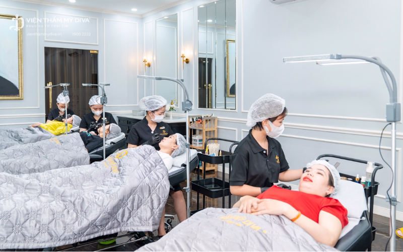 Đội ngũ chuyên viên phun xăm tay nghề cao tại Viện thẩm mỹ DIVA