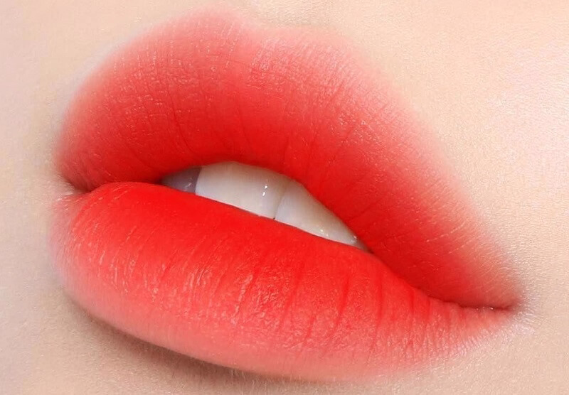 Phun xăm môi là gì? Bảng giá dịch vụ và Quy trình thực hiện 10 Phun môi xí muội tập trung làm nổi bật phần lòng môi