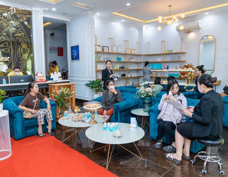 Đông đảo khách hàng quy tụ mừng Viện thẩm mỹ DIVA Thủ Dầu Một đón sinh nhật 5 tuổi