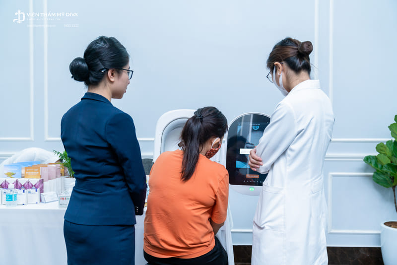 Đi kèm sinh nhật, chương trình soi da miễn phí được thực hiện