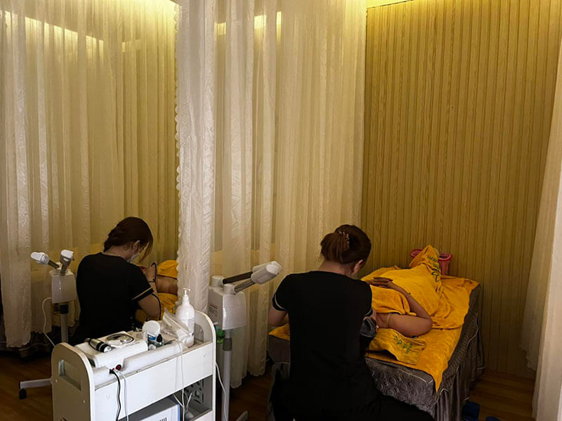 Khu vực làm đẹp của Myan Spa ở TUYỀN CHIIL SPA ở Vĩnh Long được tách biệt TUYỀN CHIIL SPA ở Vĩnh Long