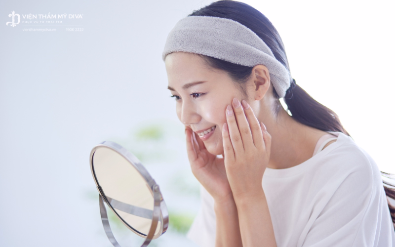 Cách trẻ hóa da mặt không cần phẫu thuật, an toàn và hiệu quả 11 Hãy đưa mỹ phẩm có công dụng trẻ hóa da vào quy trình skincare hàng ngày