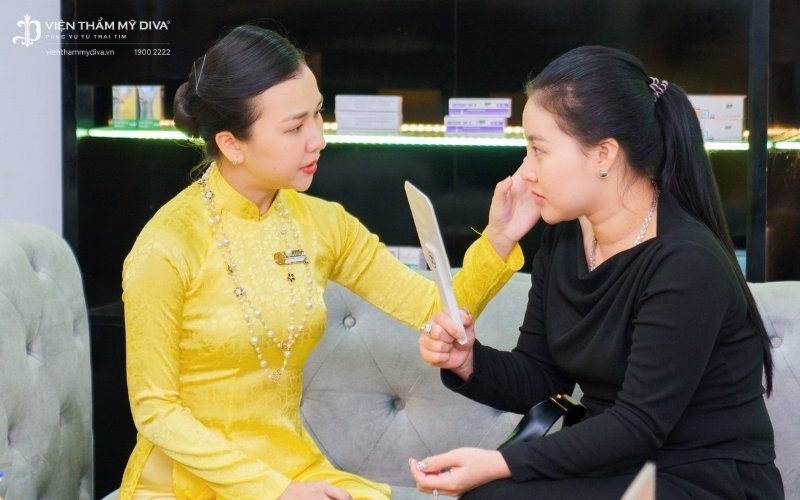 Hãy đến tái khám định kỳ theo lịch hẹn của chuyên viên tại cơ sở làm đẹp