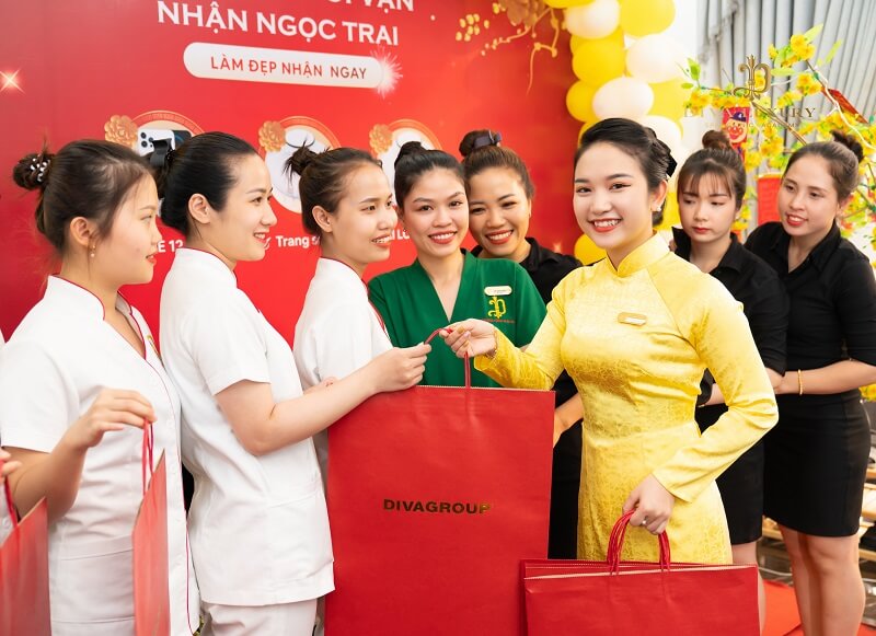 tap-doan-diva-group-tang-lich-tet-cho-nhan-vien-5