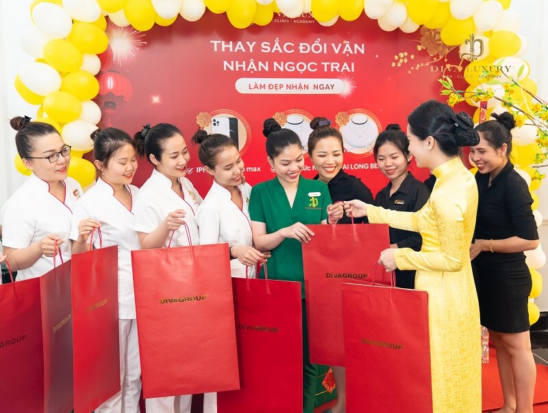 tap-doan-diva-group-tang-lich-tet-cho-nhan-vien-1