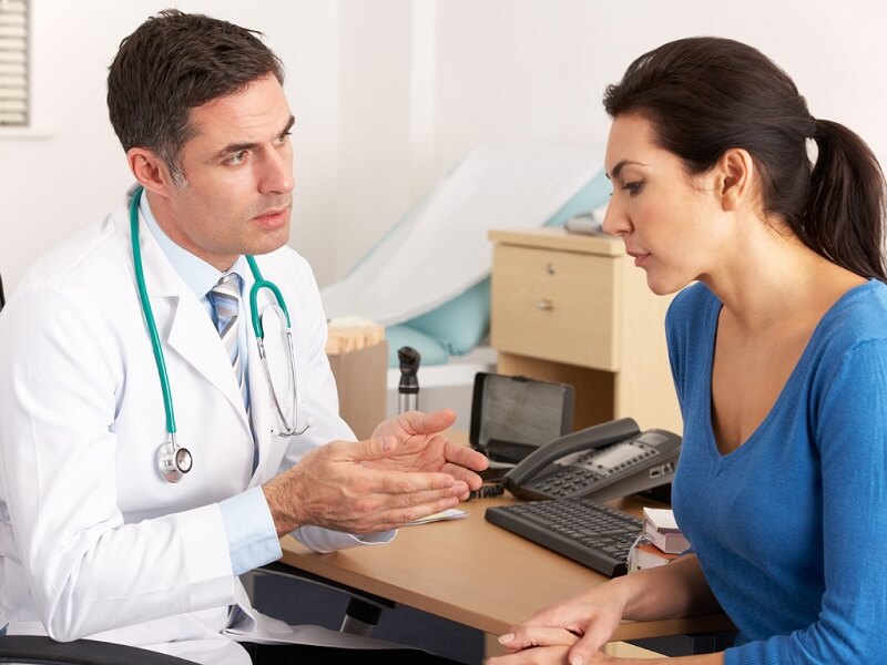 trao đổi trực tiếp với bác sĩ để được tư vấn về phương pháp thẩm mỹ phù hợp Những lưu ý khi lựa chọn dịch vụ thẩm mỹ