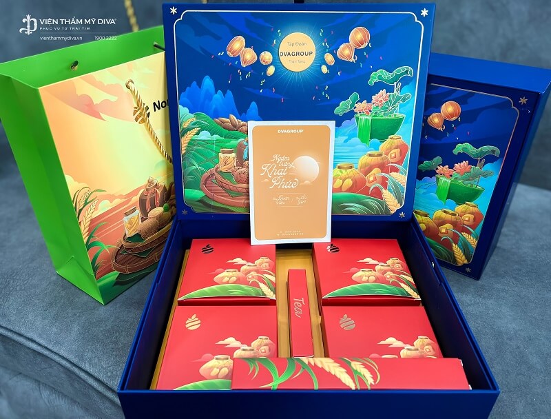 Những hộp bánh xinh xắn, vuông vức được Ban lãnh đạo DIVA chuẩn bị tươm tất trước khi đến tay đội ngũ nhân sự