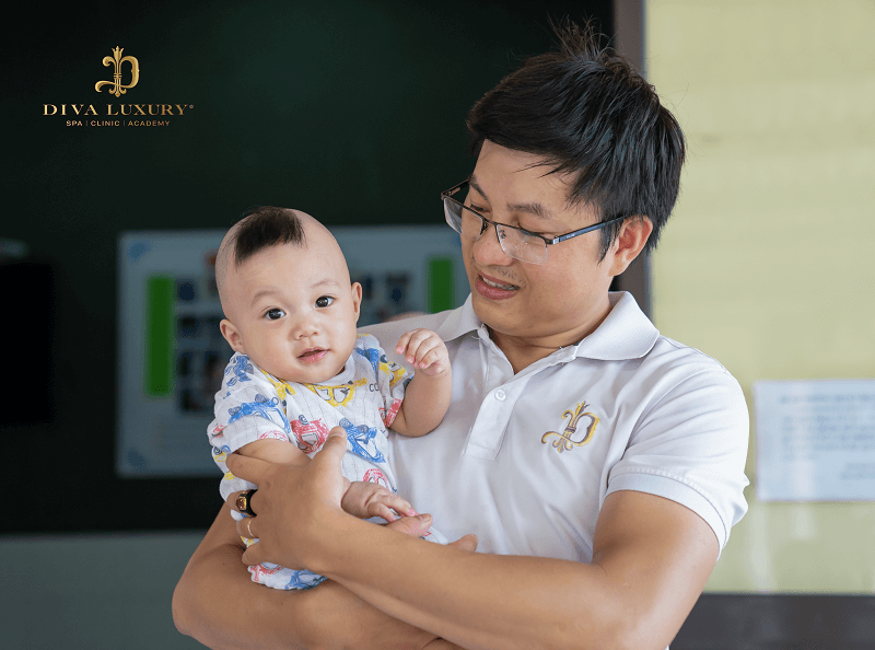 vien-tham-my-diva-tang-qua-cho-tre-mo-coi-tai-chua-phap-tanh-4