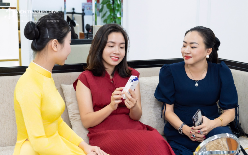 Chuyên gia da liễu tư vấn lựa chọn sản phẩm giúp thu nhỏ lỗ chân lông 