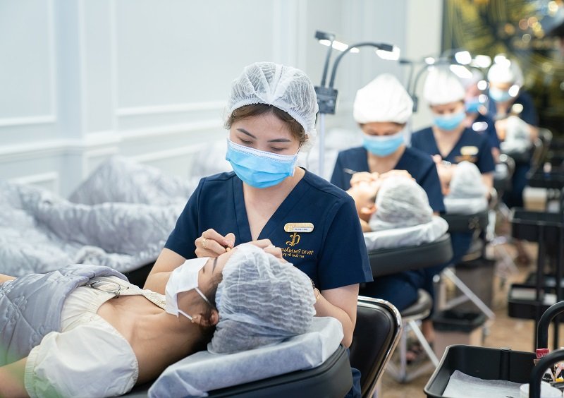 đội ngũ nhân viên tay nghề cao