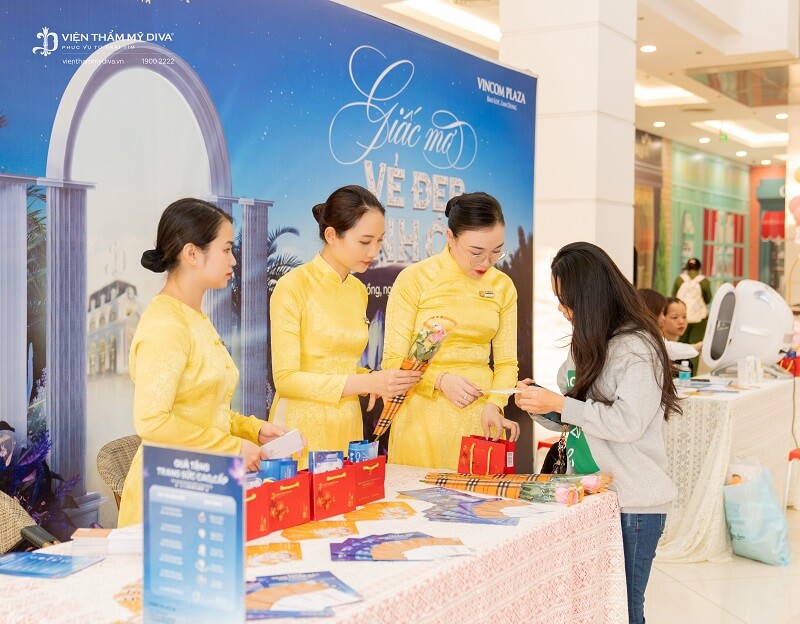 Viện thẩm mỹ DIVA thiết kế một khu vực riêng tại Vincom Plaza để phái đẹp trải nghiệm tư vấn và soi da miễn phí